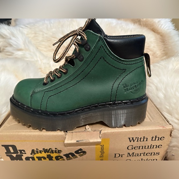 Like new 90’s Dr. Marten ankle boots - Picture 2 of 11